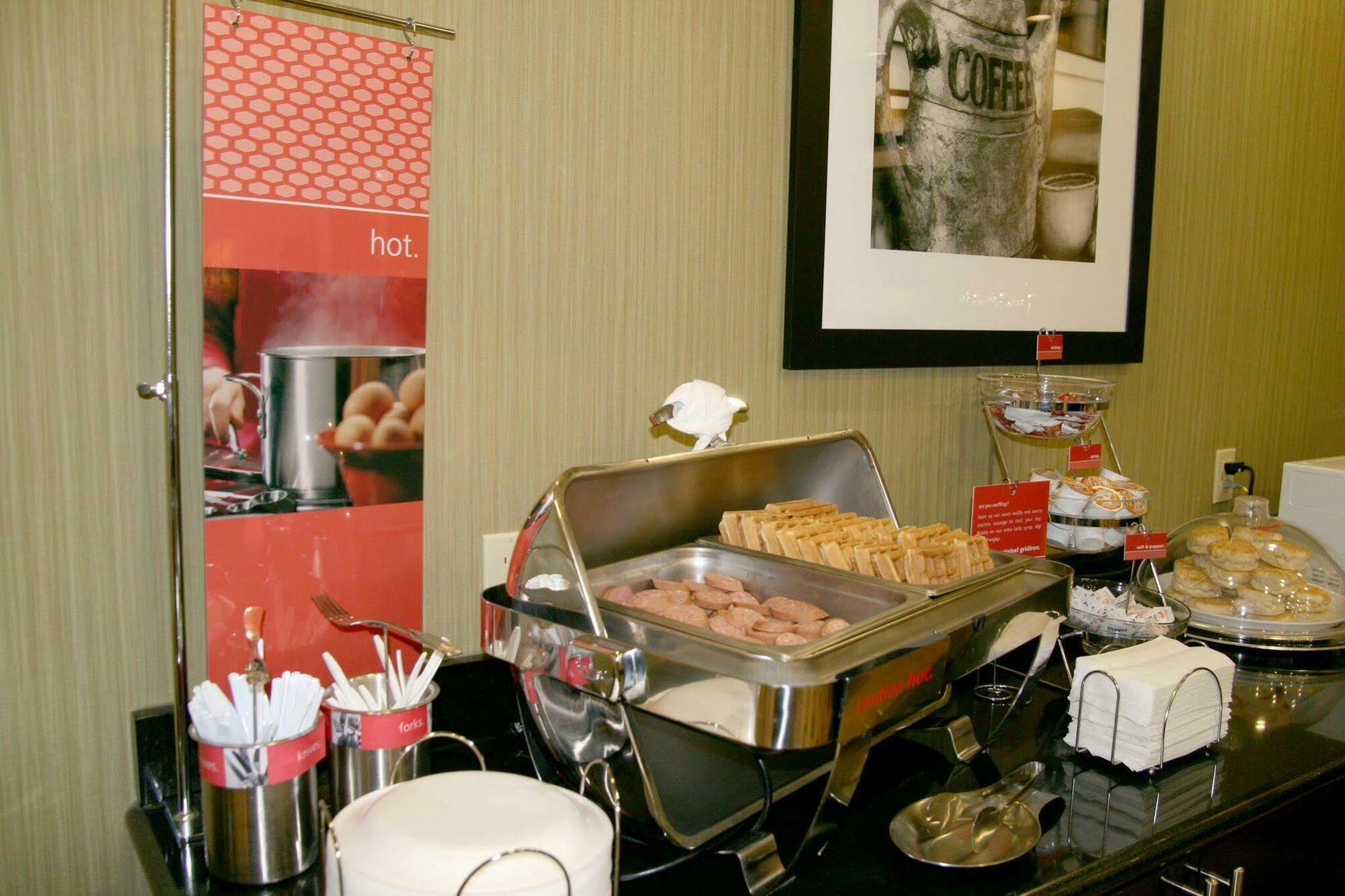 Hampton Inn & Suites Dallas-Де-Сото Ресторан фото